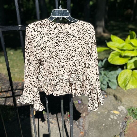 NIKKI & ERIN Spotted Ruffle Womens Babydoll Top - Picture 4 of 6